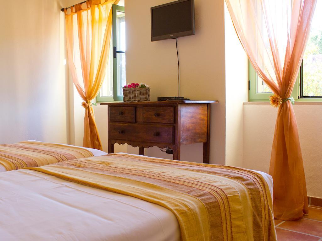 Vale De Ferreiros Guest House อาบรันเตซ ภายนอก รูปภาพ